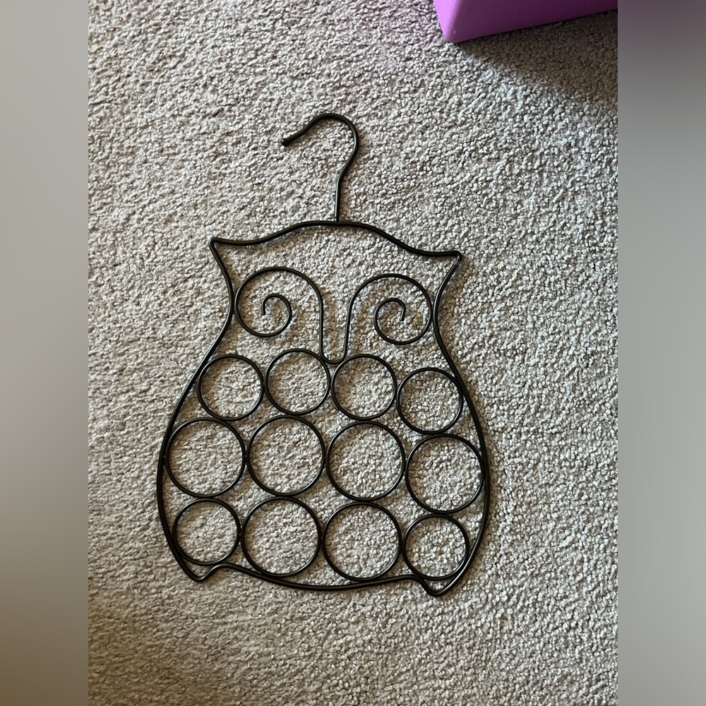 SCARF HOLDER